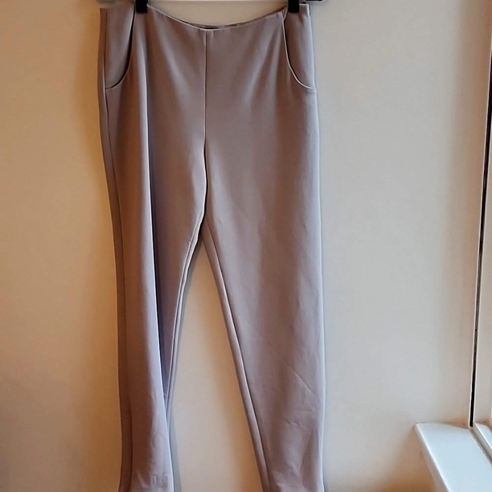 NWT Giorgio Armani Wool Trousers w/Ankle + Side Zippers. Gray. Size 44 (US 8)